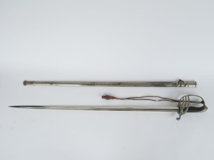 Sabre d’officier modèle 1882.  Poignée en corne, avec filigrane. Montu