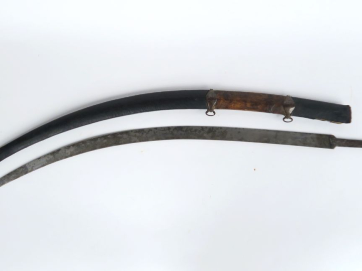 Lame de sabre « Shamshir ».  Courbe en damas (taches et oxydations). A