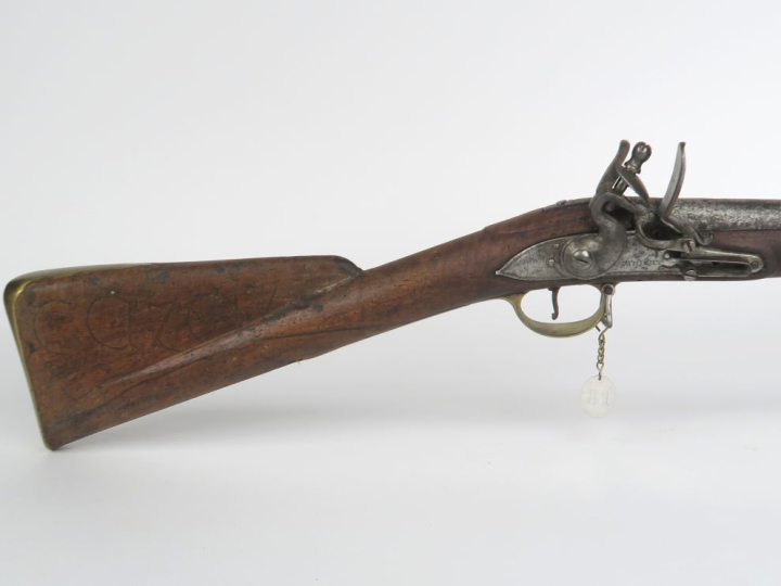 Fusil d’infanterie à silex, britannique.  Canon rond. Platine signée «
