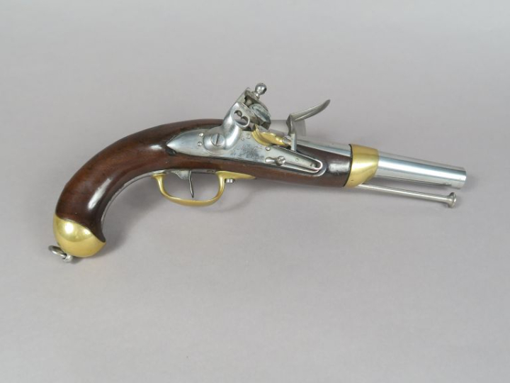 Pistolet à silex de cavalerie modèle 1816.  Canon rond, à pans au tonn