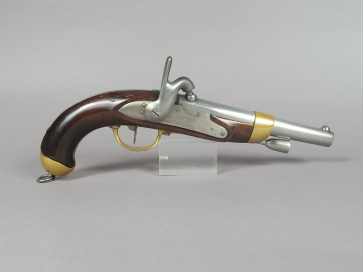 Pistolet d’arçon à percussion modèle 1822 T Bis.  Canon rond à pans au