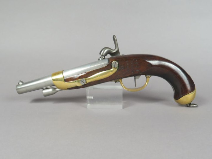 Pistolet d’arçon à percussion modèle 1822 T Bis.  Canon rond à pans au