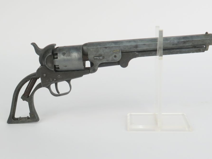 Reproduction d’un revolver type Colt 1851. Manque les plaquettes.