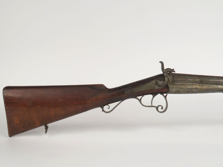 Fusil de chasse à broche, un coup.  Canon rond avec arrête. Platine ar