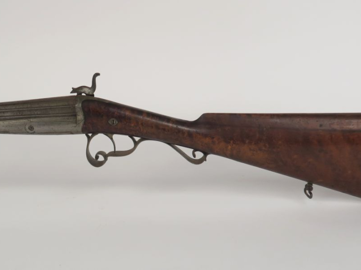 Fusil de chasse à broche, un coup.  Canon rond avec arrête. Platine ar