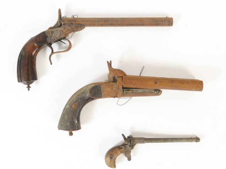 Ensemble de trois pistolets  - Pistolet à broche, double à broche, dan