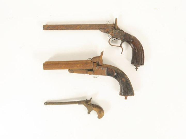 Ensemble de trois pistolets  - Pistolet à broche, double à broche, dan