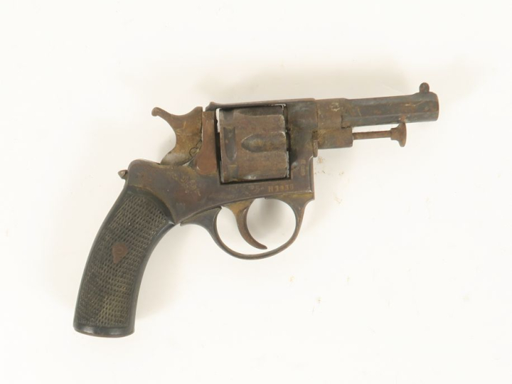Petit revolver type Chamelot Delvigne, six coups, calibre 320, double 