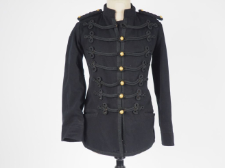 Vente aux enchères Dolman d’officier du service de santé.  Drap et brandebourgs noirs. Bo