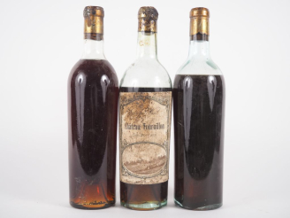 Vente aux enchères 3 VIEILLES BOUTEILLES LIQUOREUX - 1 LB/1 BEP/1 GRANDE VIDANGE/CAPSULES