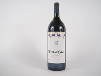 Vente aux enchères 1 MAGNUM MOUTON CADET BARON PHILIPPE DE ROTHSCHILD BORDEAUX - 1992