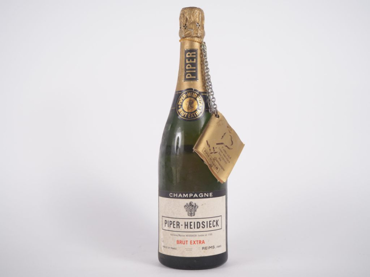 1 VIEILLE BOUTEILLE CHAMPAGNE PIPER HEIDSIECK 'BRUT EXTRA'