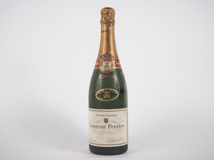 1 VIEILLE BOUTEILLE CHAMPAGNE LAURENT PERRIER 'BRUT'