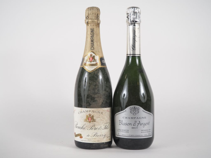 2 BOUTEILLES CHAMPAGNE : 1 BLASON D'ARGENT - 1 BOUCHÉ PÈRE   FILS
