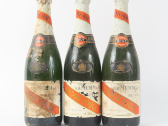 Vente aux enchères 3 VIEILLES BOUTEILLES CHAMPAGNE MUMM 'CORDON ROUGE' - BS