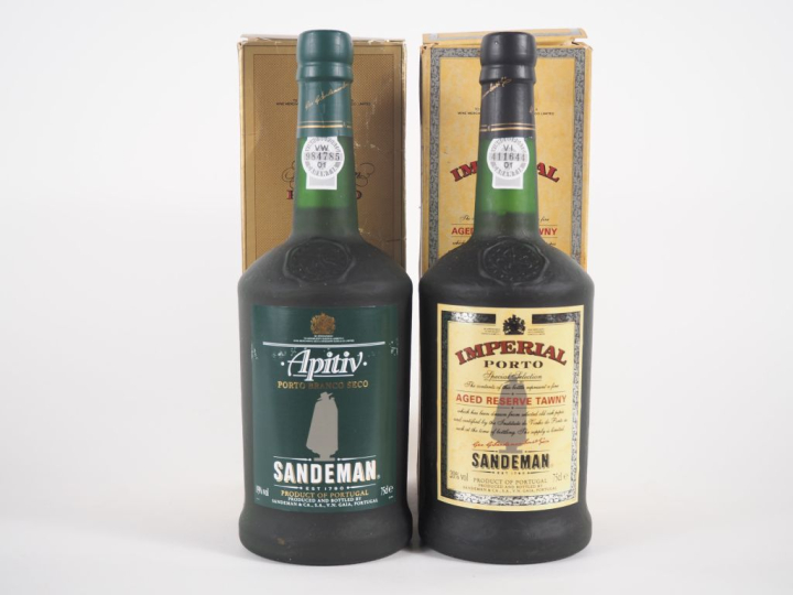 2 BOUTEILLES PORTO SANDEMAN : 1 IMPERIAL'AGED RESERVE TAWNY' - 1 APITI