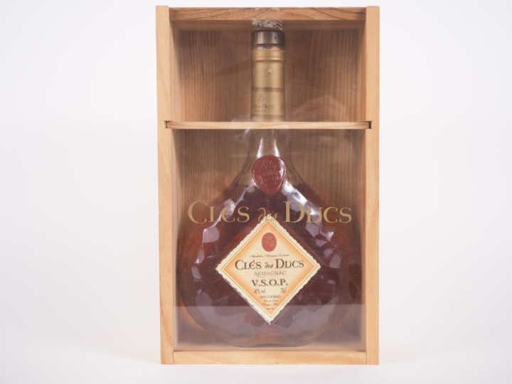 1 BOUTEILLE ARMAGNAC V.S.O.P. CLÉS DES DUCS - COFFRET