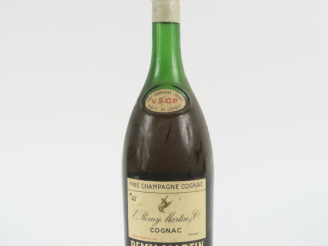 Vente aux enchères 1 VIEILLE BOUTEILLE COGNAC FINE CHAMPAGNE 'V.S.O.P.' REMY MARTIN - CAP