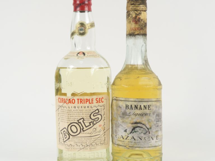 2 BOUTEILLES : 1 CURACAO TRIPLE SEC BOLS - 1 LIQUEUR BANANE CAZANOVE