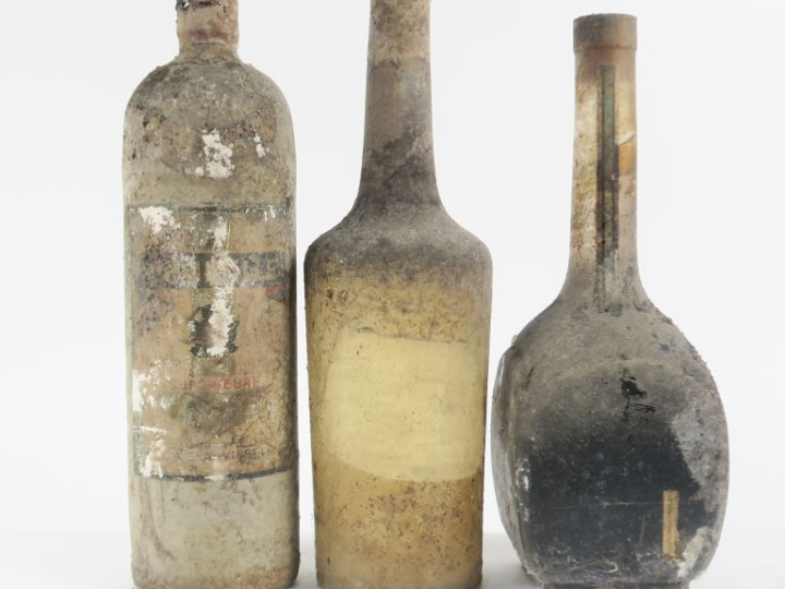 3 VIEILLES BOUTEILLES LIQUEURS - BS/SE