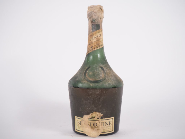 1 VIEILLE BOUTEILLE BÉNÉDICTINE DOM - NIVEAU TRÈS BAS/BTS/CAPS TRÈS CO