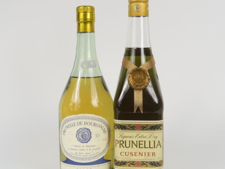 2 BOUTEILLES : 1 PRUNELLE DE BOURGOGNE 35° - 1 PRUNELLIA CUSENIER 38°