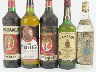 Vente aux enchères 5 BOUTEILLES : 2 AMBASSADEUR CUSENIER (1 L) - 1 RHUM ST GILLES (1 L) -