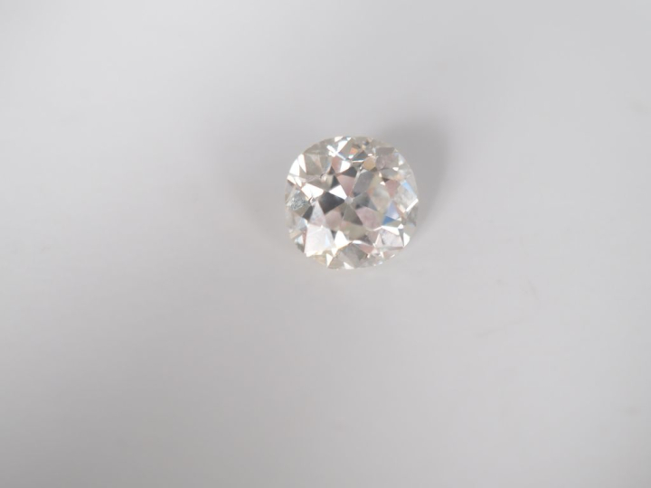 Bague de forme solitaire en or blanc 750, sertie en son centre d'un di