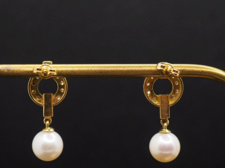 Paire de perces oreilles en or jaune 750, sertis de petits diamants et