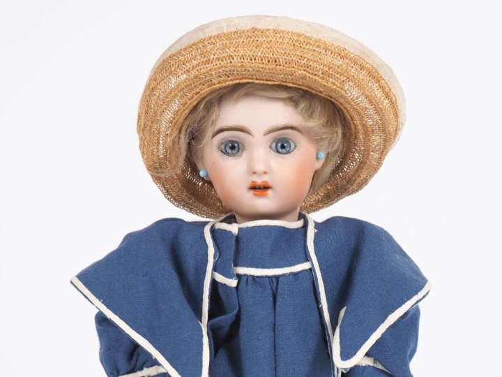 Poupée type Bleuette Jumeau tête porcelaine moule Jumeau bouche ouvert