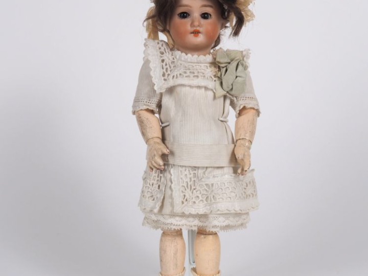 Poupée de fabrication allemande de marque Armand Marseille tête porcel