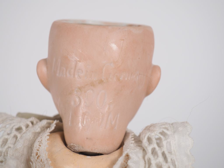 Poupée de fabrication allemande de marque Armand Marseille tête porcel