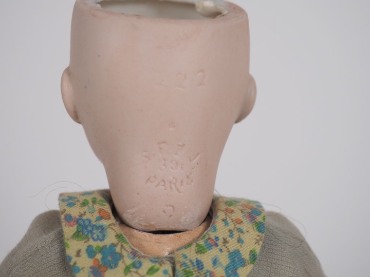 Poupée de fabrication française de marque SFBJ Paris bouche ouverte le