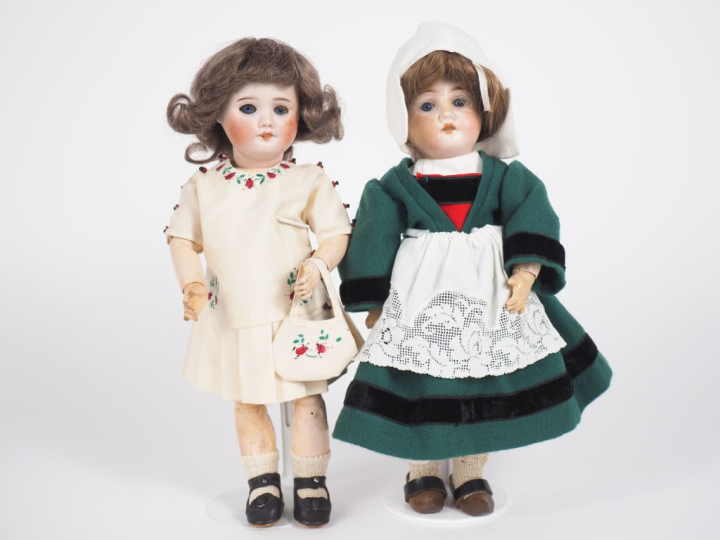 Lot de 2 poupées : Poupée Bleuette de fabrication française et SFBJ mo