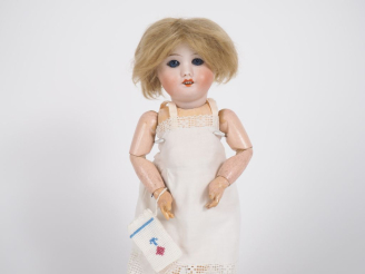 Vente aux enchères  Jolie poupée SFBJ moule 60 de 1923 tête porcelaine bouche ouverte ave