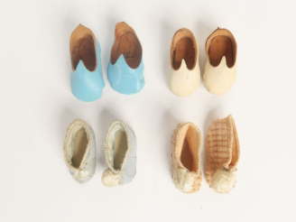 Vente aux enchères Lot de 4 paires de pantoufle Gautier-Languereau pour Bleuette et Roset