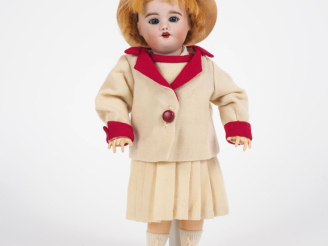 Vente aux enchères Très jolie poupée Bleuette SFBJ moule 60 8/0 tête porcelaine bouche ou