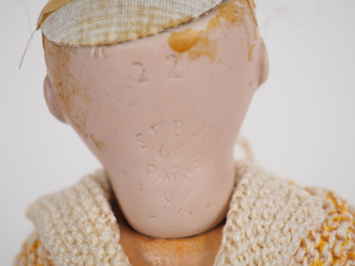 Jolie poupée type Bleuette SFBJ moule 60 8/0 tête porcelaine bouche ou