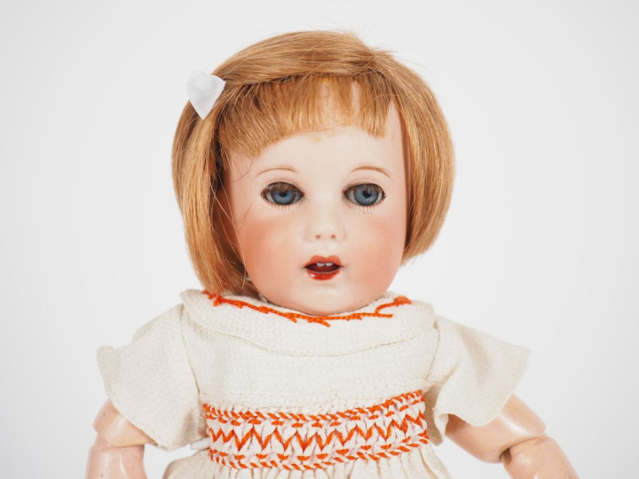 Très jolie poupée Bleuette moule de caractère SFBJ 251 tête porcelaine
