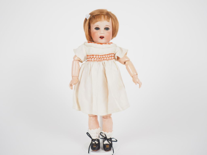 Très jolie poupée Bleuette moule de caractère SFBJ 251 tête porcelaine