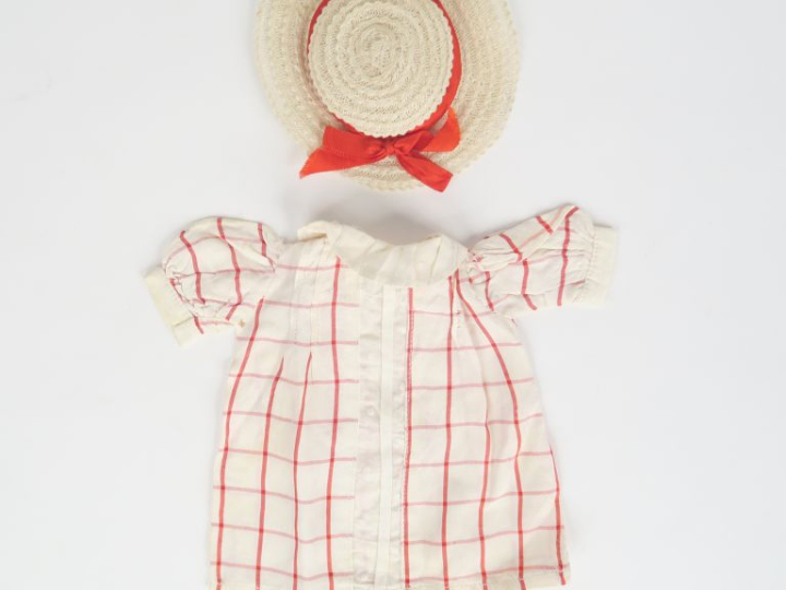 Vêtements Gauthier Languereau en bel état d'usage « fillette » de 1936