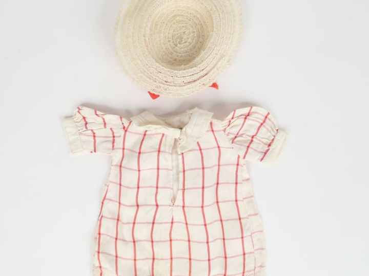 Vêtements Gauthier Languereau en bel état d'usage « fillette » de 1936