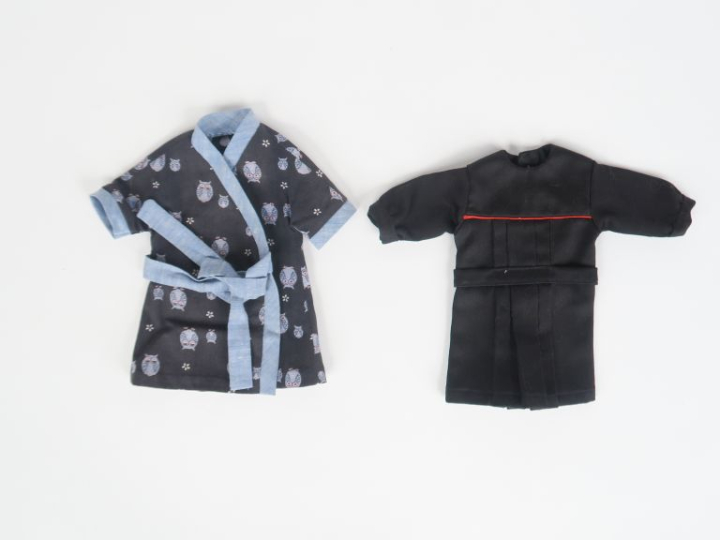 Lot de vêtements pour poupées Bleuette comprenant « Méphisto » manteau