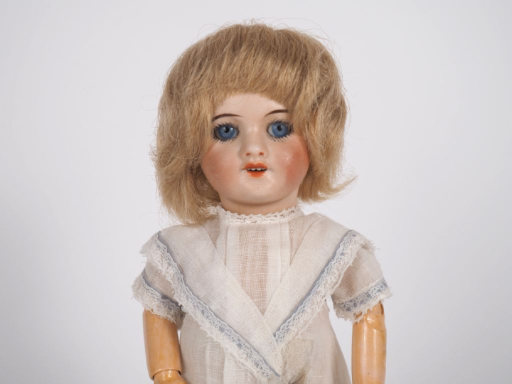Poupée type Bleuette SFBJ 60 8/0 tête porcelaine bouche ouverte  yeux 
