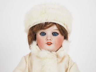 Vente aux enchères  Poupée  Bleuette SFBJ  moule 60 8/0 tête porcelaine bouche ouverte ye