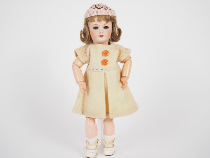 Très jolie poupée Bleuette Unisfrance tête porcelaine bouche ouverte a
