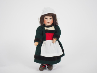 Vente aux enchères Très jolie poupée Bleuette moule de caractère SFBJ 251 tête porcelaine