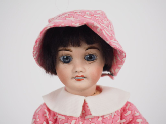 Vente aux enchères Poupée Limoges Chérie numéro 1 rare dans cette taille, tête porcelaine