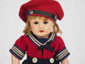 Vente aux enchères « La plus belle des Bleuette incassable » poupée Bleuette entièrement 