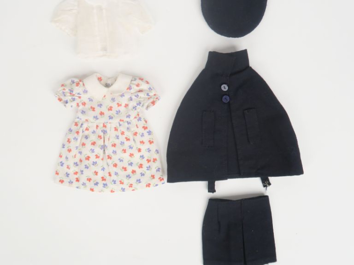 Lot de vêtements comprenant, chemisier « Tyrolienne » de 1948  Gautier